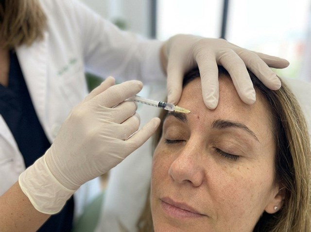 Relaja tu gesto con el tratamiento con neuromoduladores en Vigo - Imagen 1