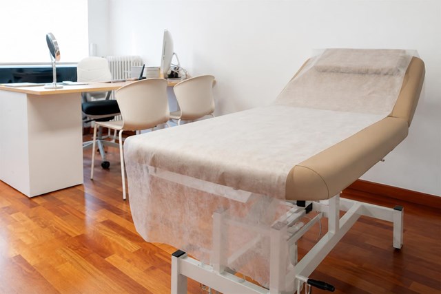 Tratamiento facial para corregir las arrugas del bigote en Vigo - Imagen 1